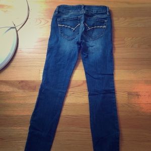 Only worn twice super skinny Bullhead jeans